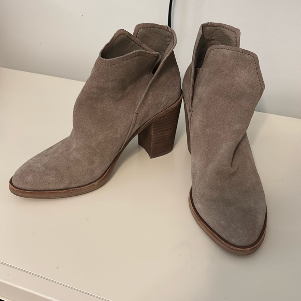 Dolce Vita ankle booties